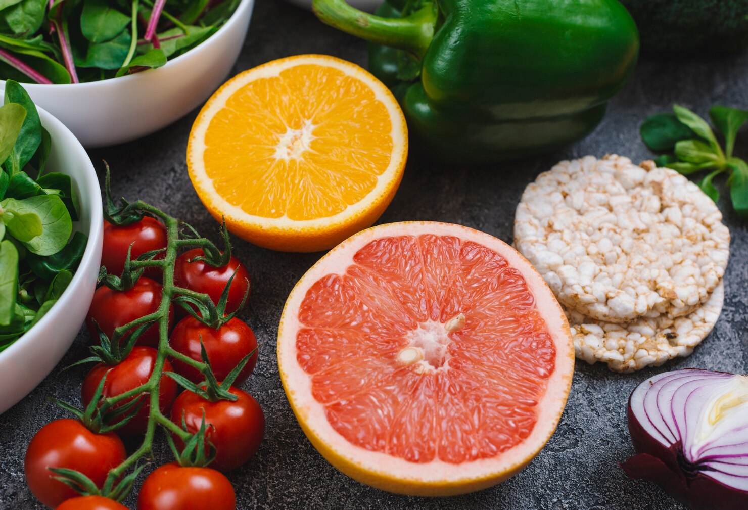 Alimentos naturales ricos en nutrientes visuales
